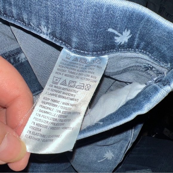 D&C Denim Company Easy Stretch Denim Easy Fit Printed Motif Jean - Picture 6 of 6